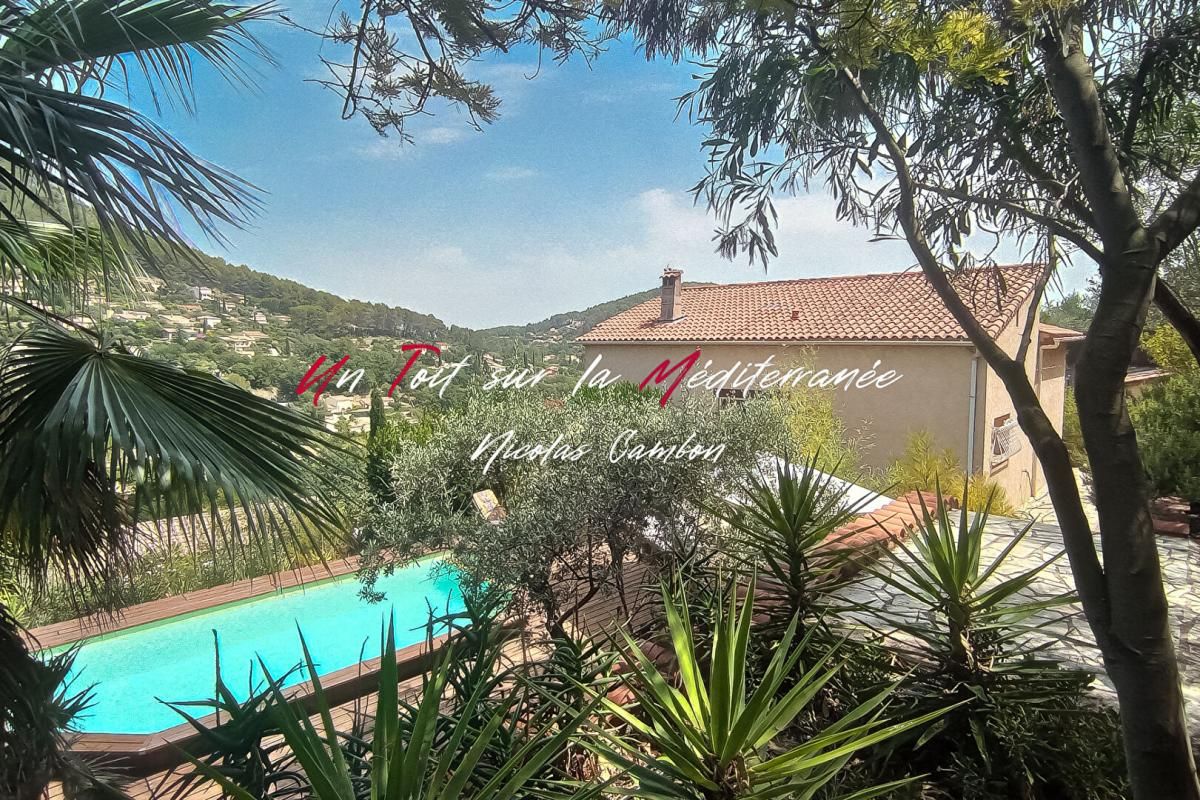 Maison à Solliès-Toucas, 3 chambres, garage, piscine,149m2 habitables sur parcelle paysagère de 1400m2. Vue sur la vallée du Gapeau
