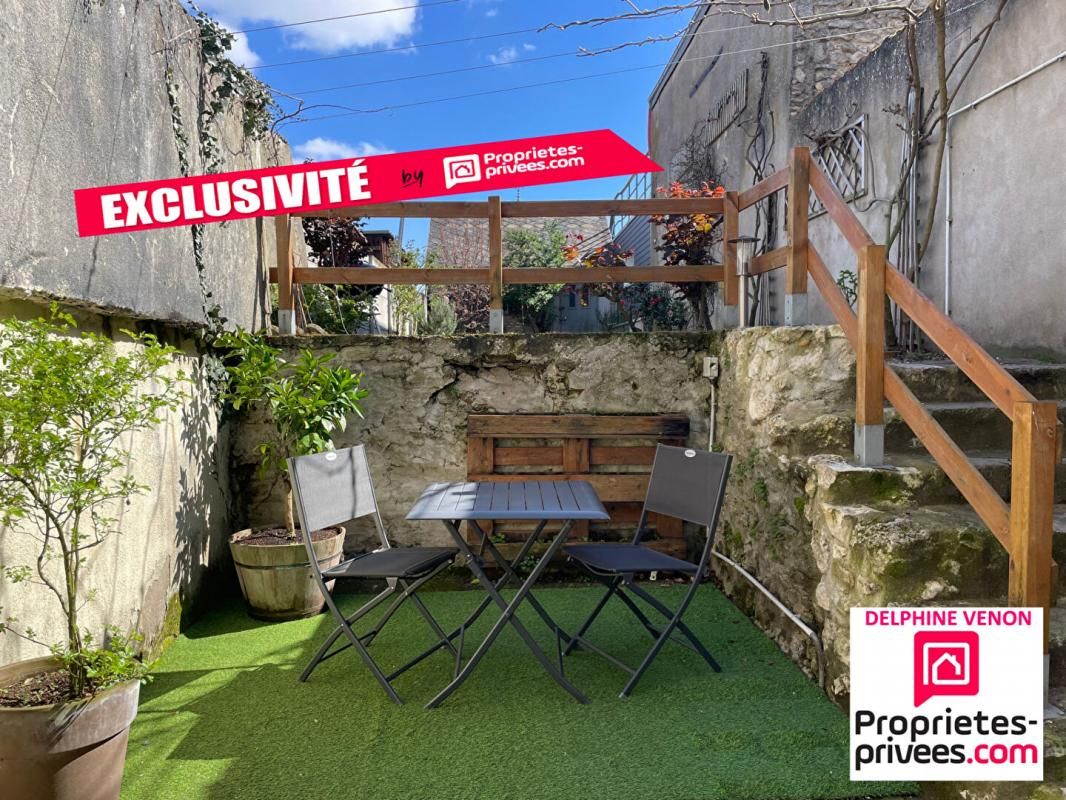 EXCLUSIVITE - Maison de ville avec garage et jardin à 2 pas de la Loire et des commerces à Saint Denis De L Hotel