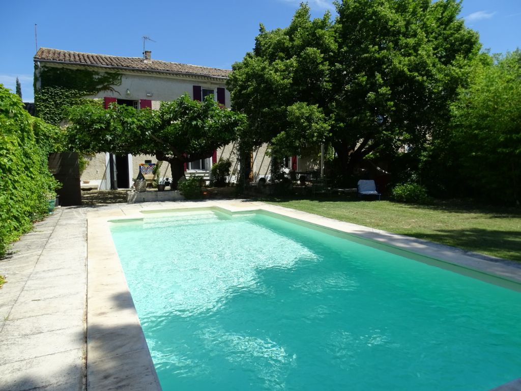 A VENDRE -  Entre Avignon (84000) et Saint Rémy de Provence  (13210)- Mas de village (285 m²)  jardin et piscine