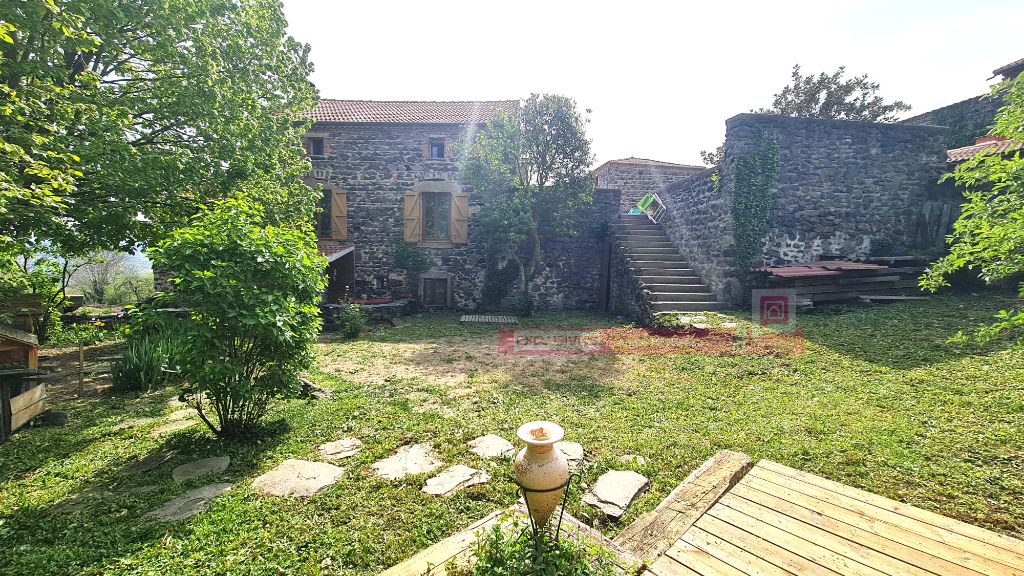Maison de charme en pierres 225 m², garage, jardin, vue