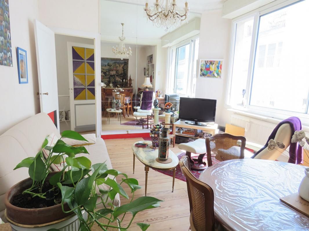 BORDEAUX Appartement Centre de Bordeaux, parquets, moulures,  3 chambres possibles  57.09 m2 2
