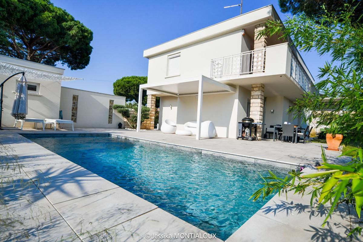 AGDE Villa d'Architecte 7 pièces avec piscine et pool house 1