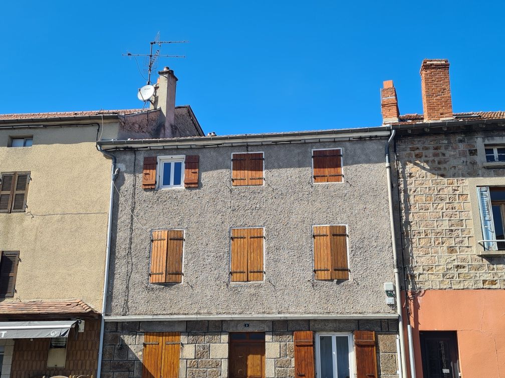 MONTFAUCON-EN-VELAY Maison de village en pierre Montfaucon En Velay 5 pièces 110 m2 1
