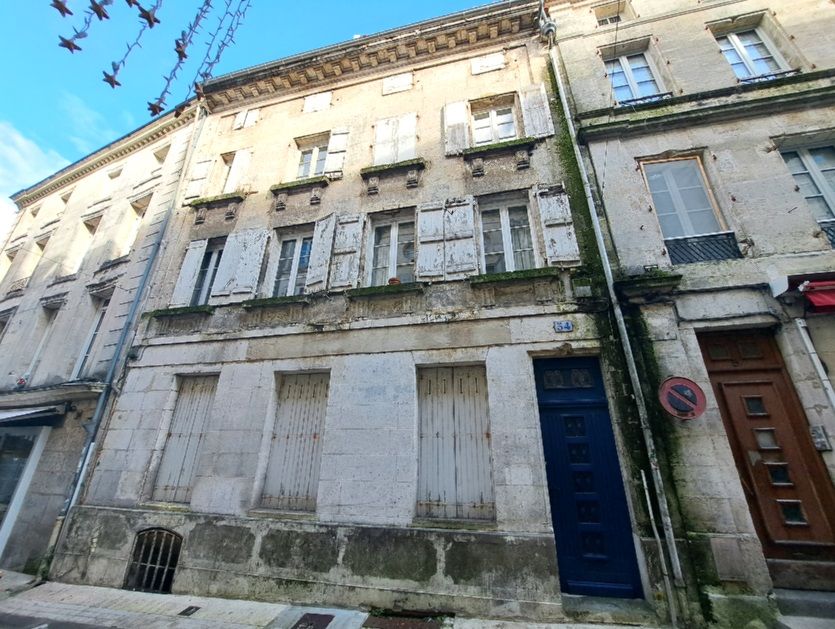 ANGOULEME Très belle maison de ville 8 pièces en plein centre d'Angoulême 1