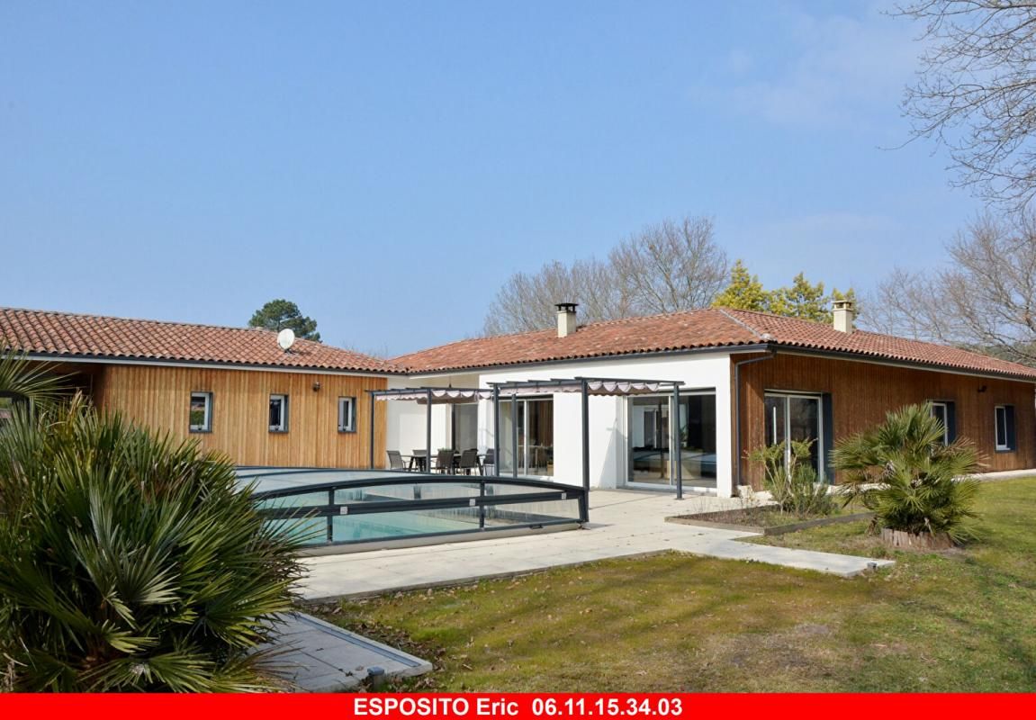 SAINTE-EULALIE-EN-BORN Villa Sainte Eulalie En Born 7 pièce(s) 234 m2 piscine sur 2361 m² 1
