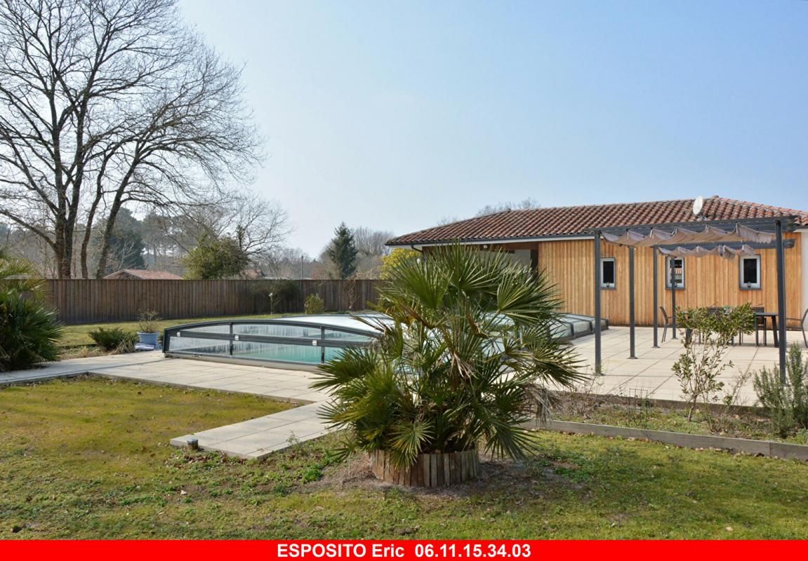 SAINTE-EULALIE-EN-BORN Villa Sainte Eulalie En Born 7 pièce(s) 234 m2 piscine sur 2361 m² 2
