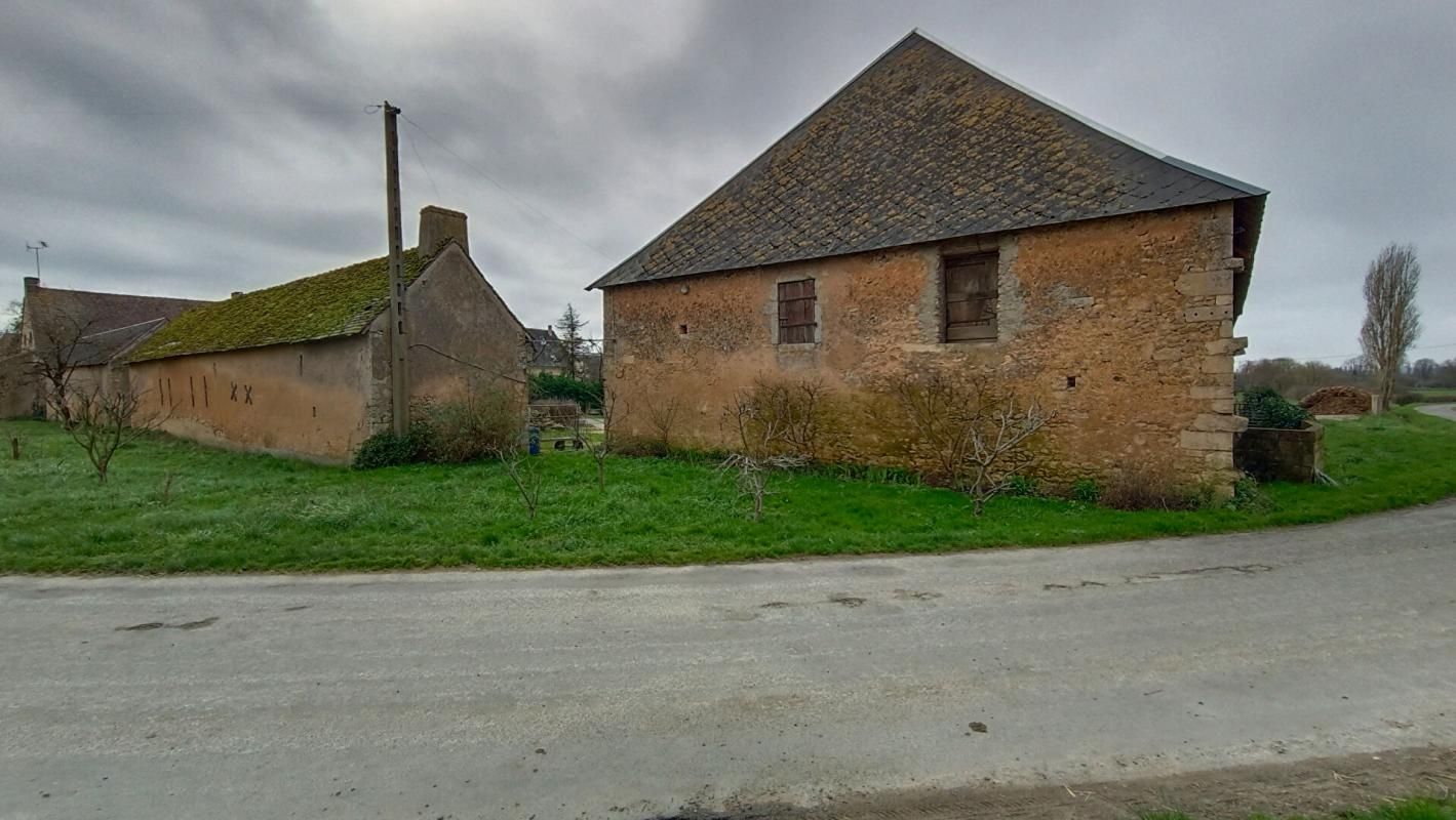 LE MANS Exploitation agricole avec des terres agricoles et de nombreux bâtiments (1900 m2) + une maison d' habitation de 300 m2 à 15 km de Le Mans secteur Ouest Sarthe 3