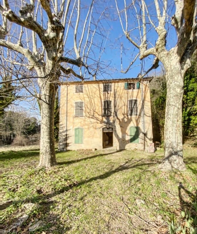 Propriété 2 maisons à Châteaudouble 12 pièces 300 m2 sur 12 hectares