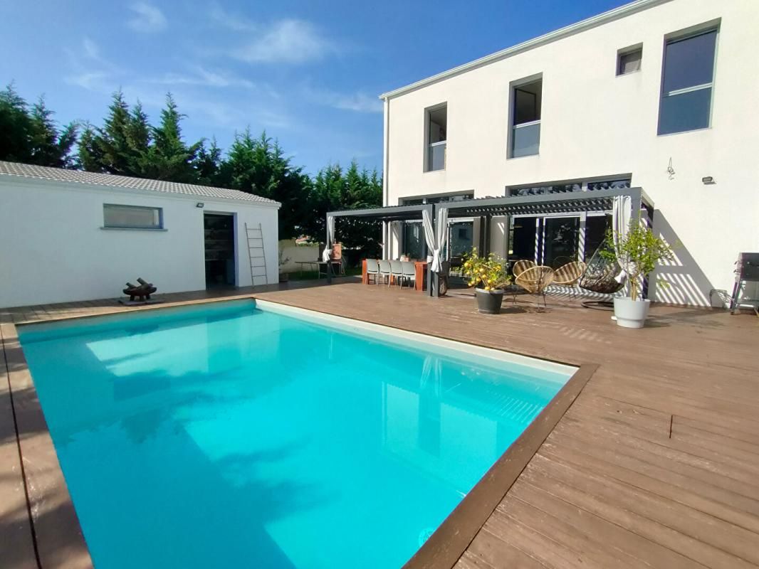 Maison contemporaine - 8 pièces- 190 m2 - piscine - 650 m² de terrain