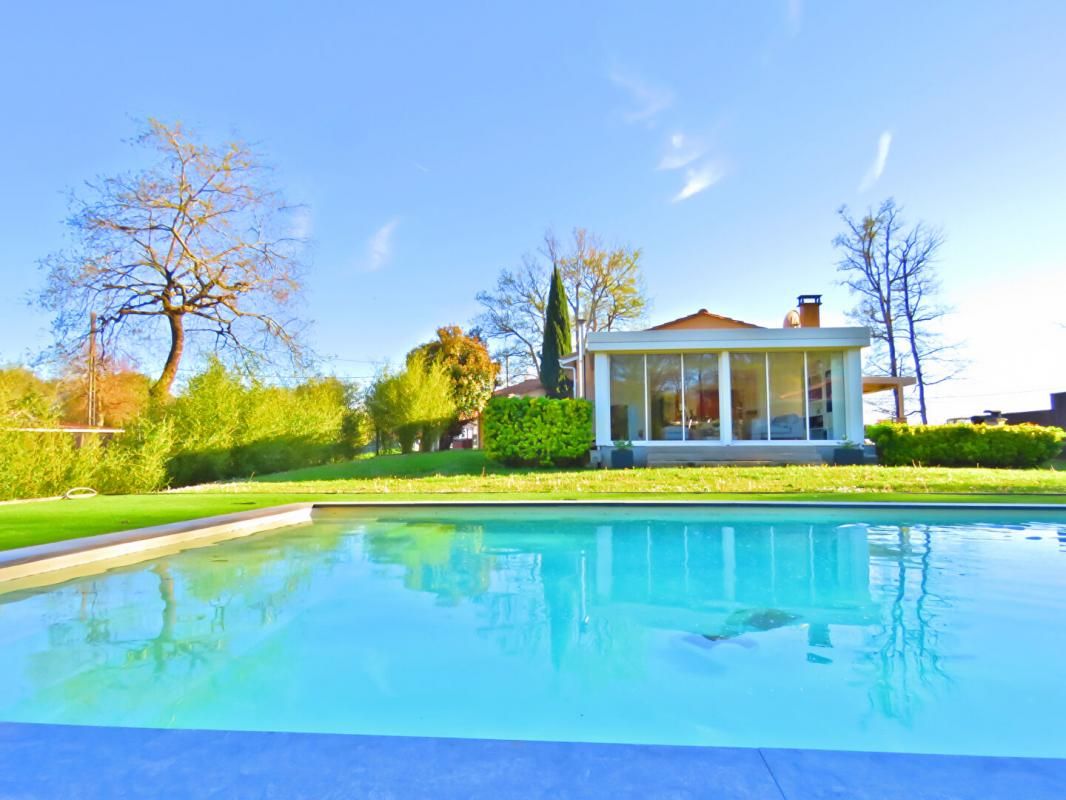 CAMARSAC Belle maison familiale récente avec piscine sur grand jardin avec vue forêt à Camarsac 1