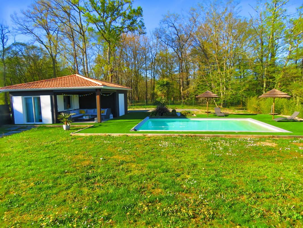CAMARSAC Belle maison familiale récente avec piscine sur grand jardin avec vue forêt à Camarsac 2