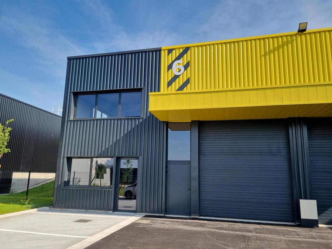 FRANS EXCLUSIVITE FRANS - Entrepôt / local industriel  avec bureau et accès camion 2