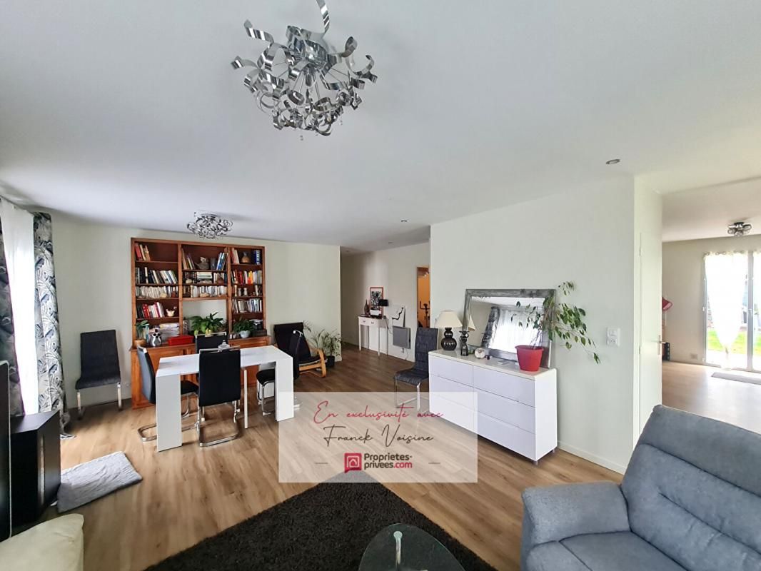 Maison  Plain-pied  - A VENDRE en EXCLUSIVITE - Les Herbiers - 3 Chambres  108 m2 env + garage sur terrain clos