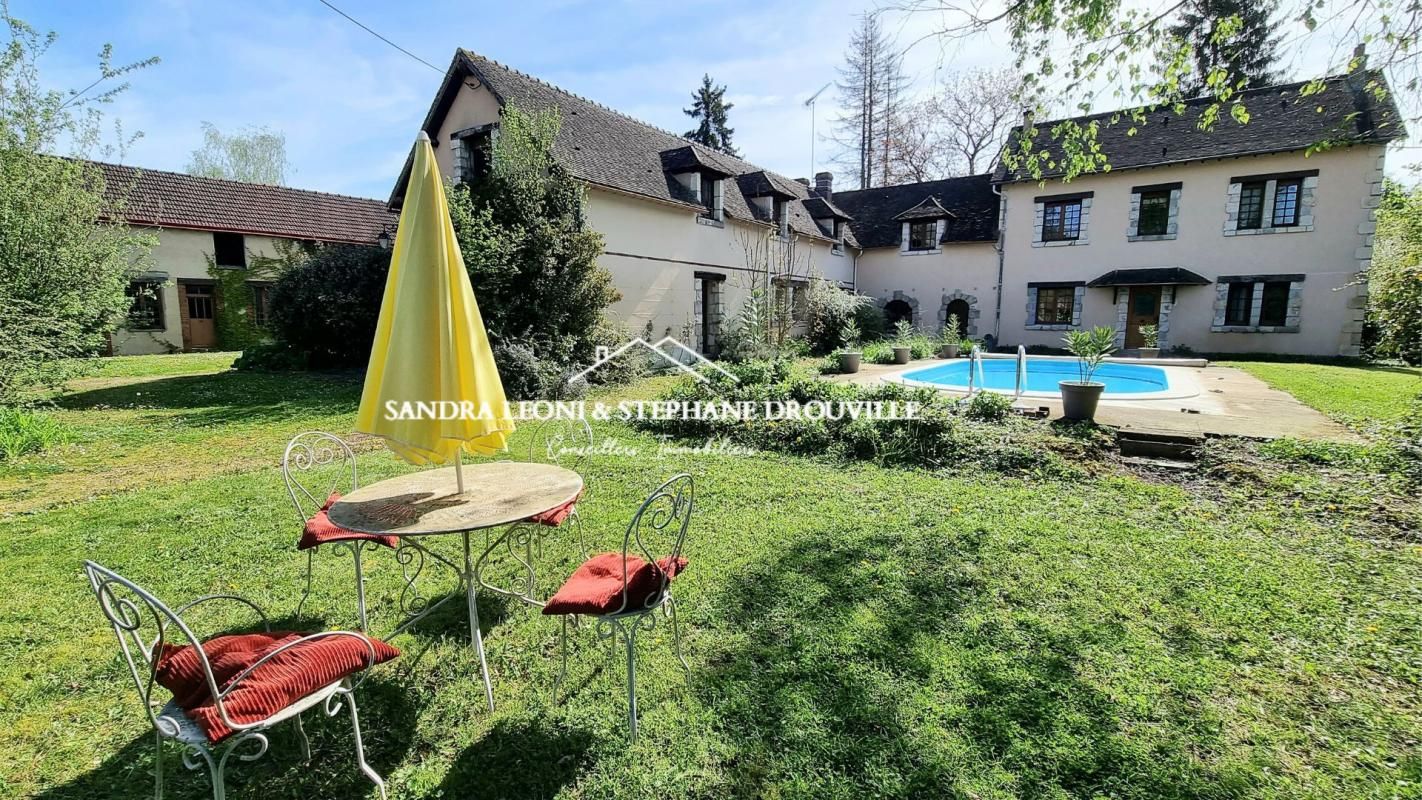JOUY Magnifique Demeure avec piscine, de 15 pièces, 360 m², à Jouy. Référence annonce 362374 1