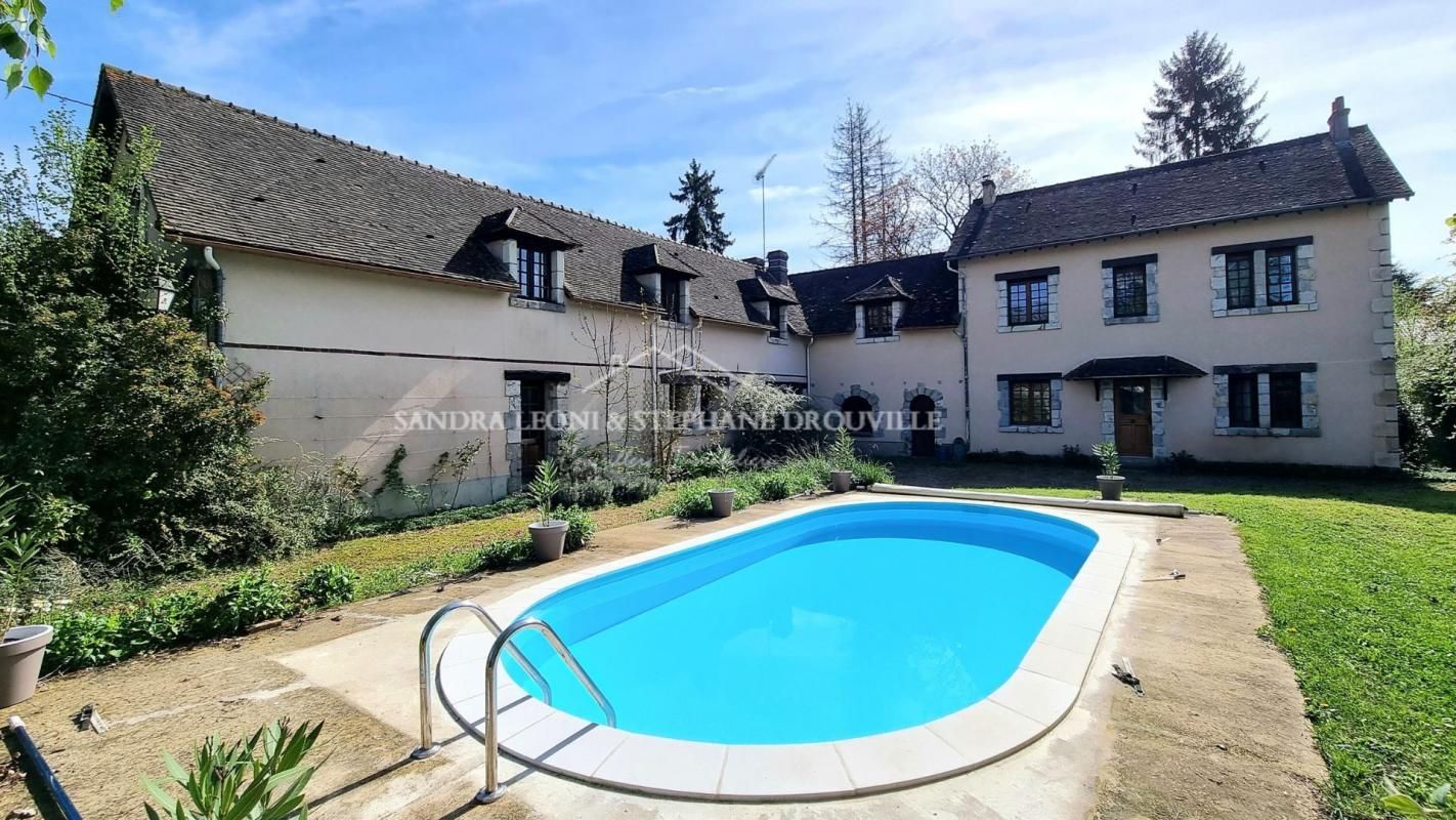JOUY Magnifique Demeure avec piscine, de 15 pièces, 360 m², à Jouy. Référence annonce 362374 3