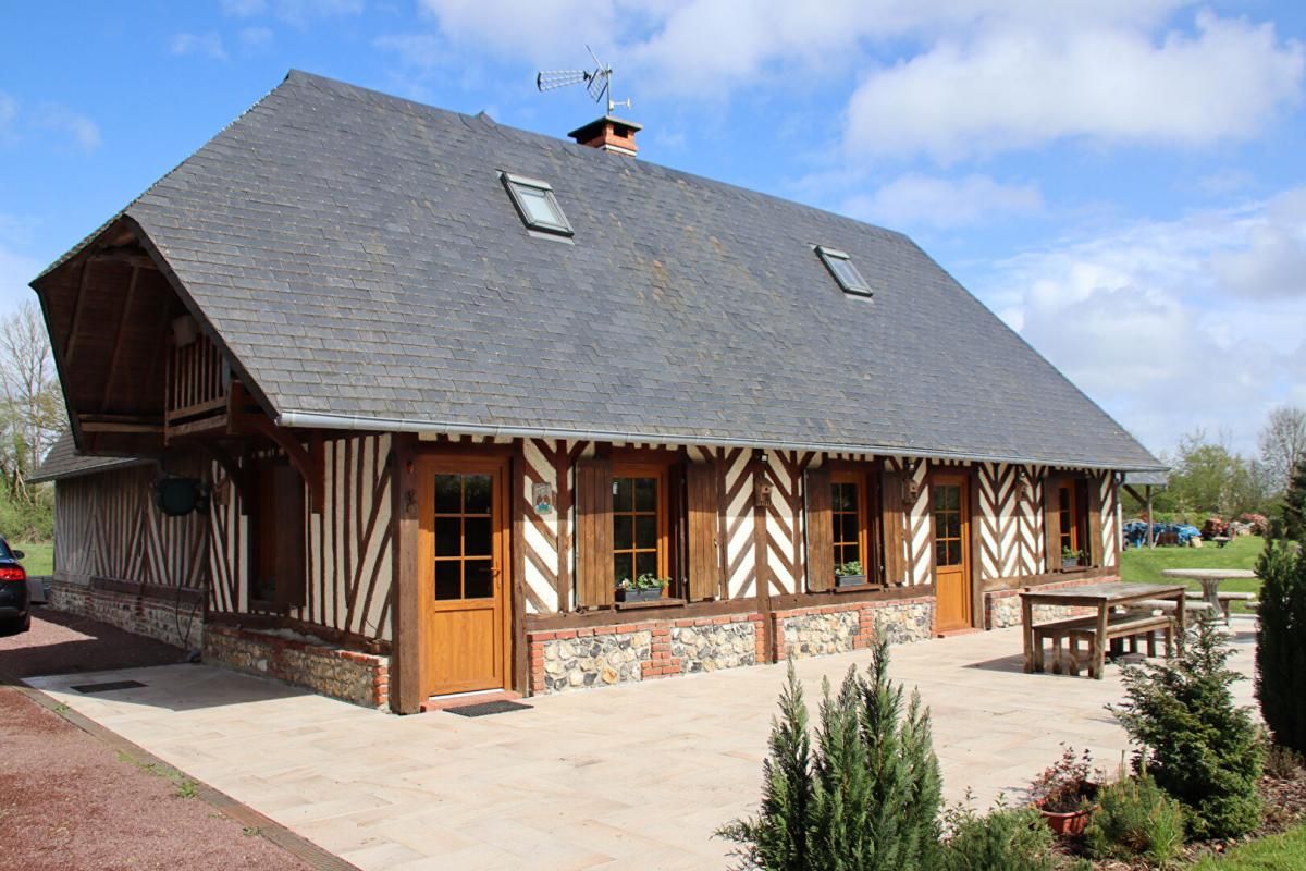 Maison Normande avec 3 dépendances, 3 chambres dont une suite parentale au RDC Prix de vente 346 000, honoraires charge vendeur