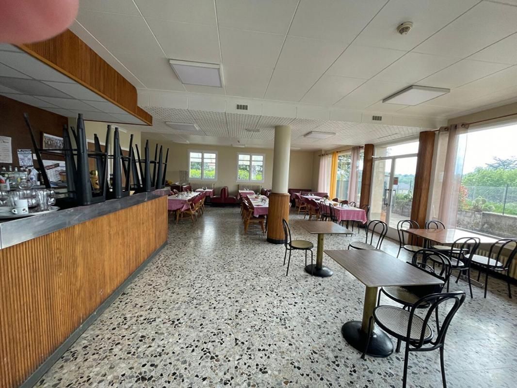 ROMANS-SUR-ISERE Grand Hotêl restaurant bar de 900m2 de surface habitable environ sur 3800m2 de terrain 2
