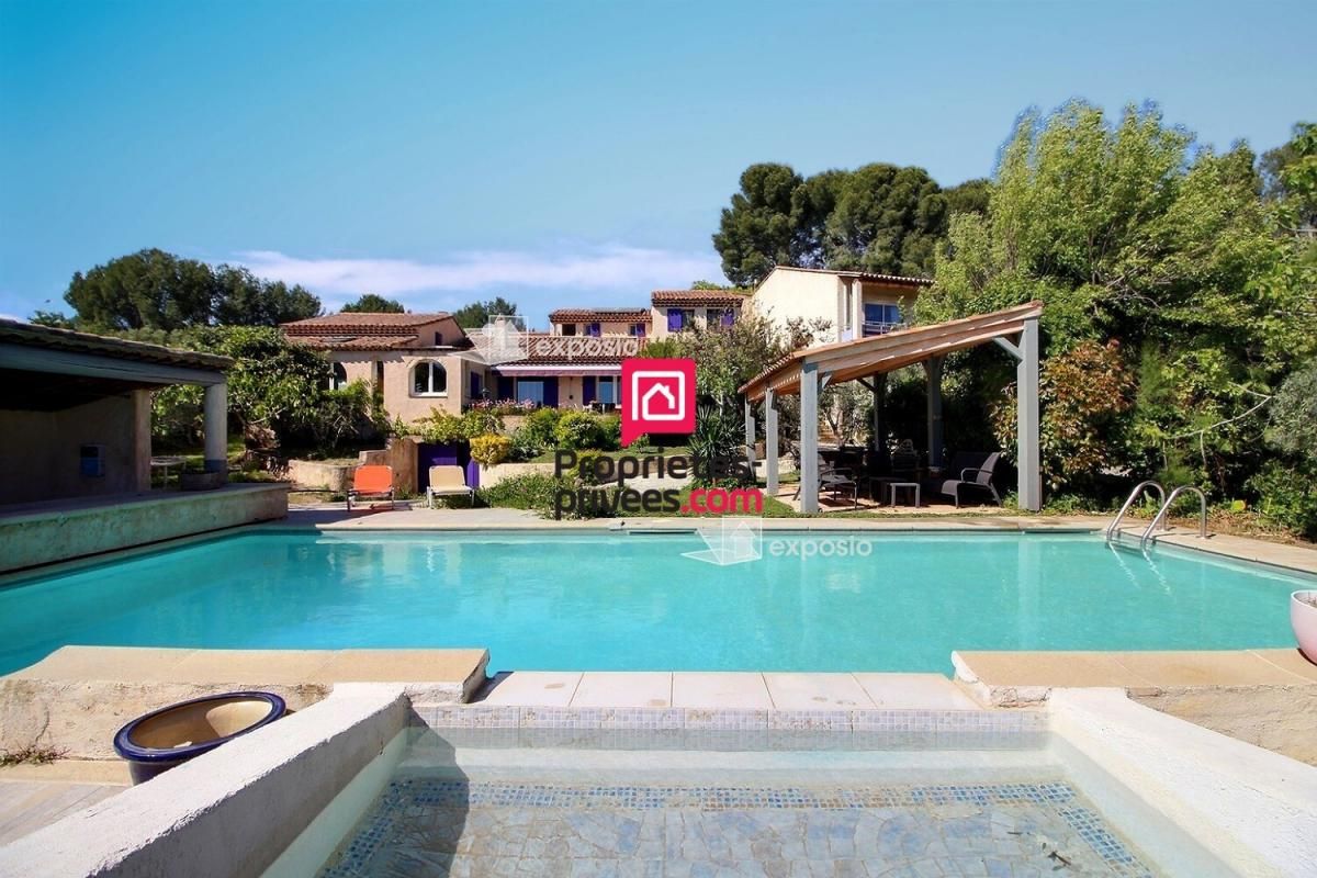 Maison avec piscine - La Fare Les Oliviers 235 m² - 895 000 Euros -