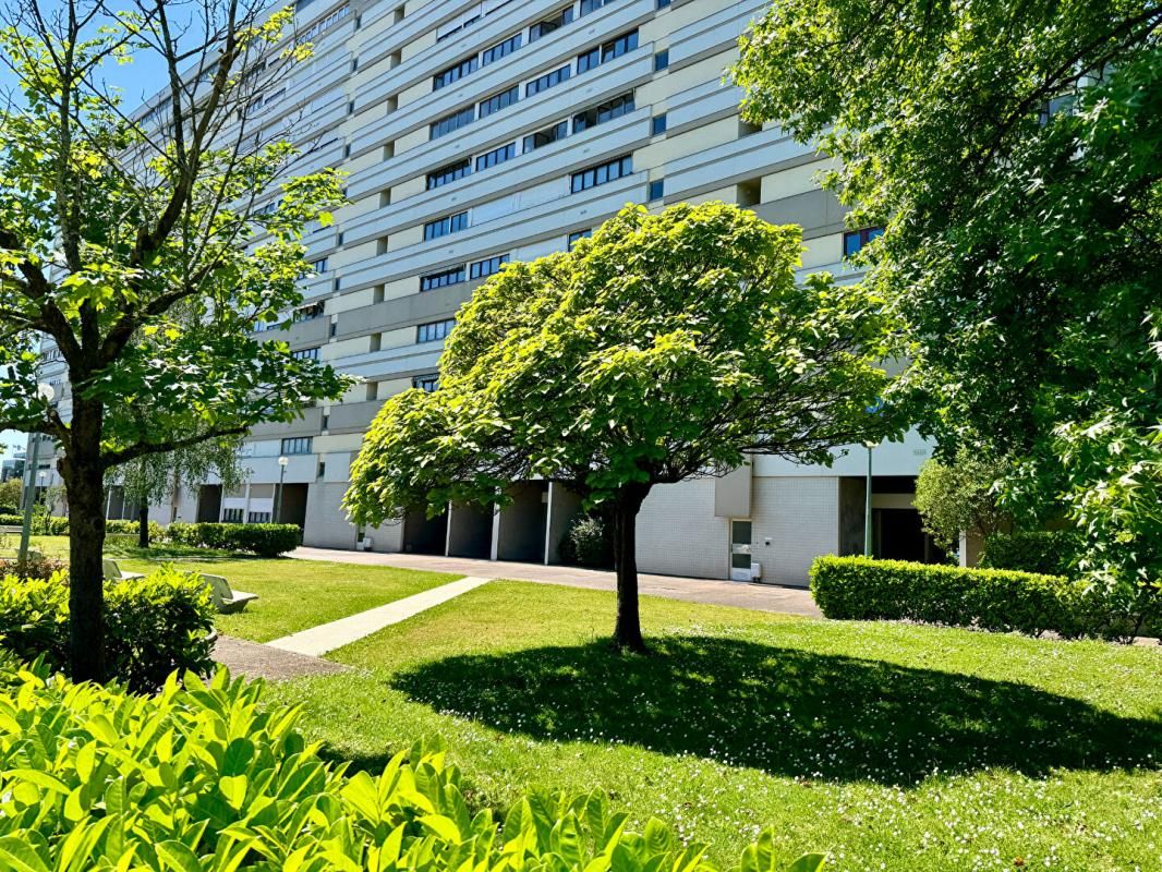 BORDEAUX- Appartement Lumineux - 82 m2 - Parking et Cellier
