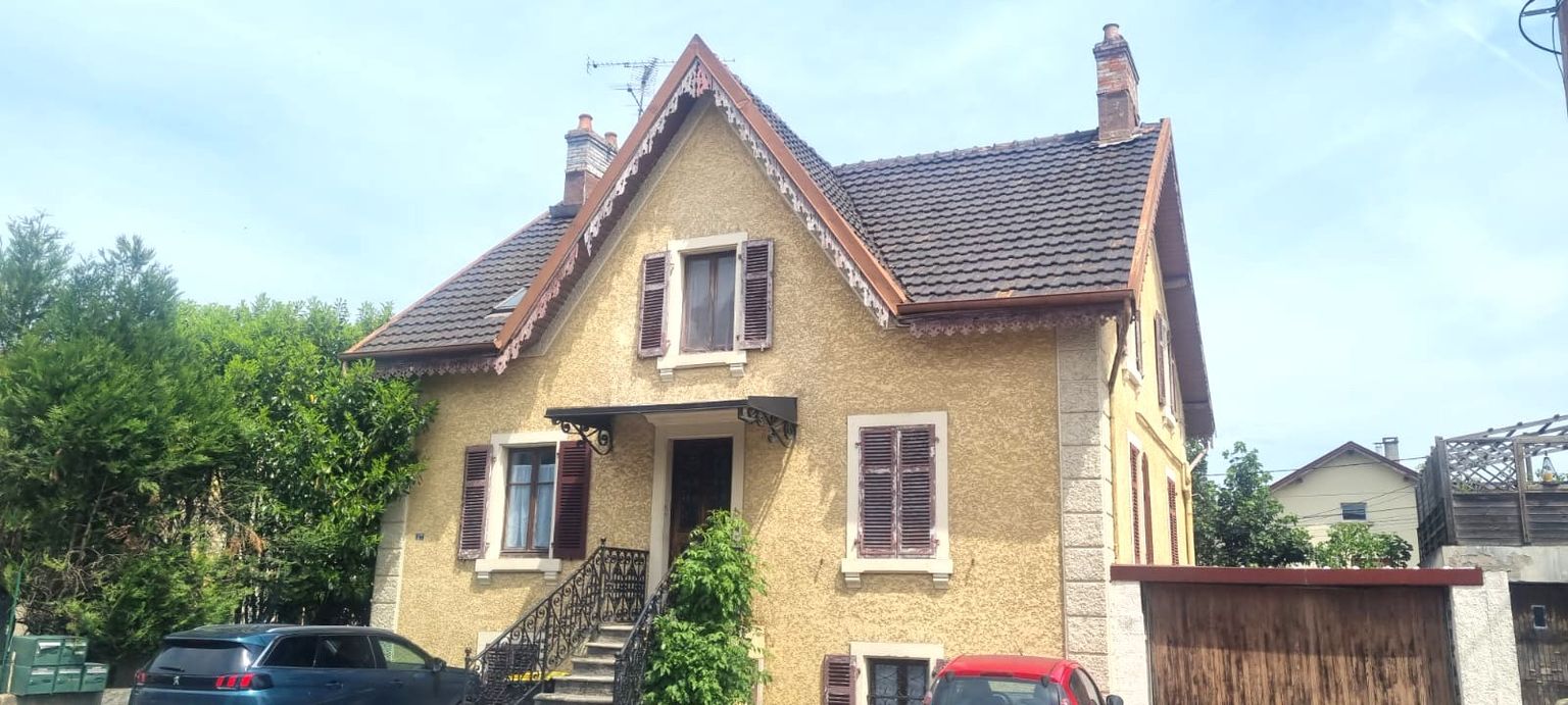 BEL IMMEUBLE/MAISON DE 5 APPARTEMENTS (dont 1 Duplex) - BON RAPPORT