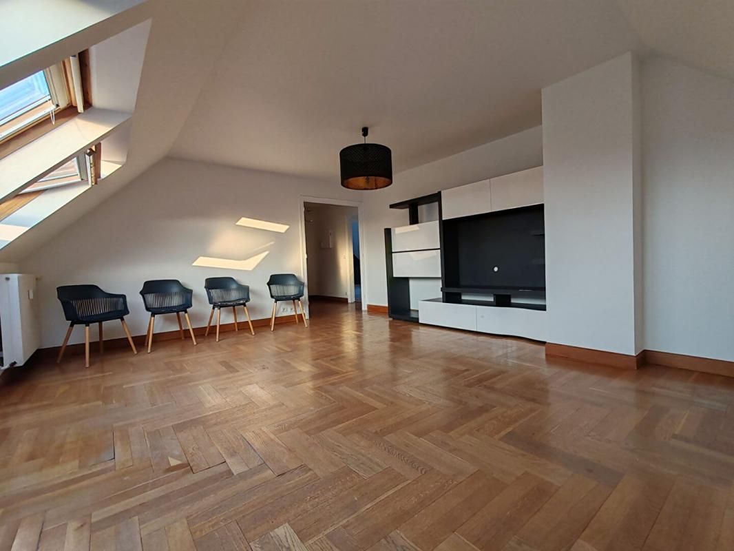 DREUX 28100 Appartement de type T4 - Ascenseur - Place de parking en sous-sol - Cave - 154900  HAI