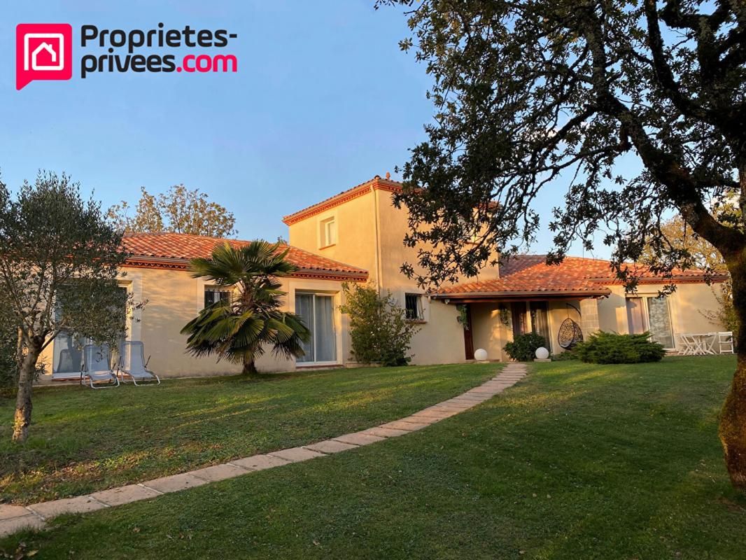 Crayssac 46150 Maison de plain-pied 215 m² terrain et piscine