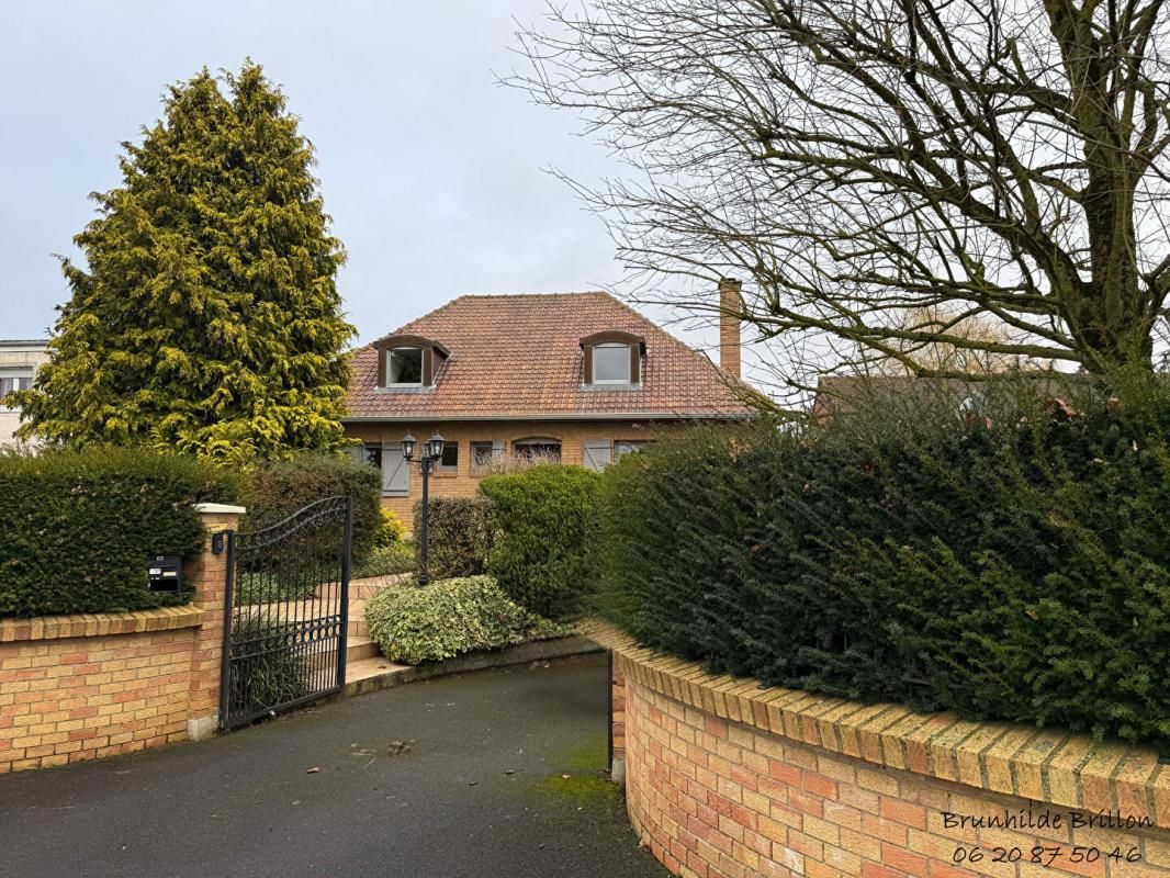 Proximité Vimy, pavillon 145M² en semi plain pied, 4 chambres, bureau