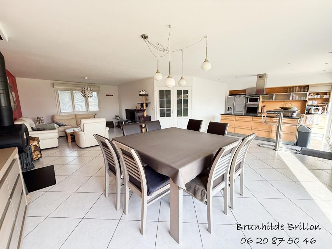 COURRIERES Semi-plain-pied 190M², 4 chambres, bureau, garage, jardin 3