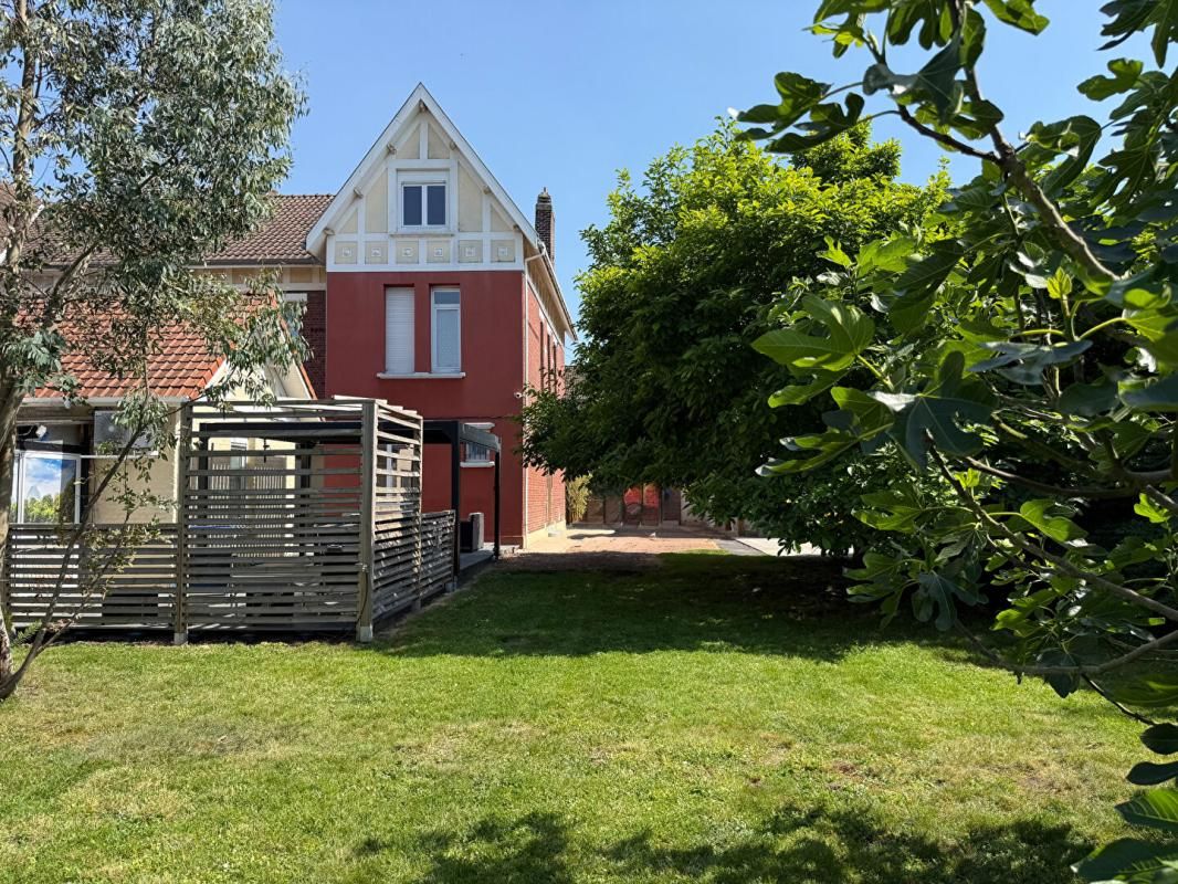 Lievin, 62800, maison d'ingénieur 6 chambres, jardin, garage
