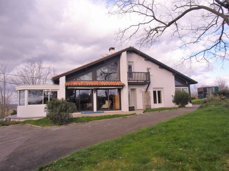 MAISON ATYPIQUE VUE MONTAGNES