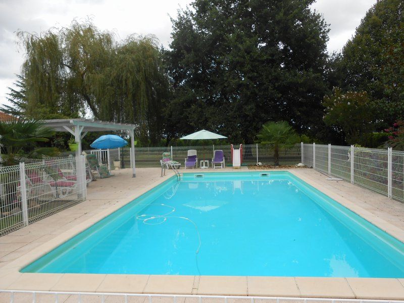 MAISON AVEC PISCINE, GRANDE DEPENDANCE ET PARC