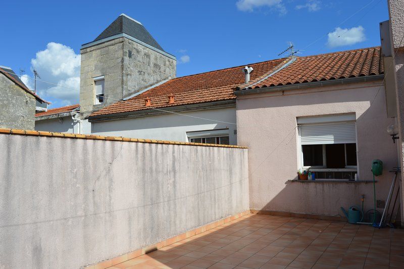 Maison de ville de 300m² - terrasses, garage, cave