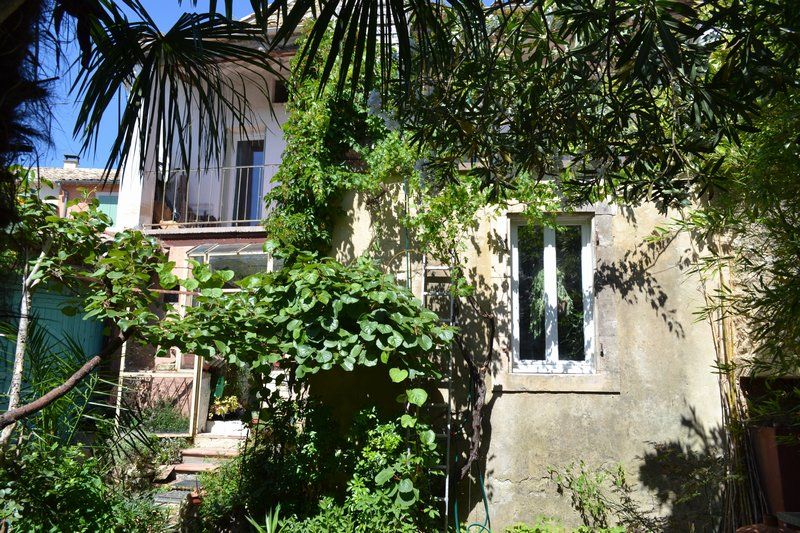 Vallée de la Cèze,maison de village ,Jardin150000€