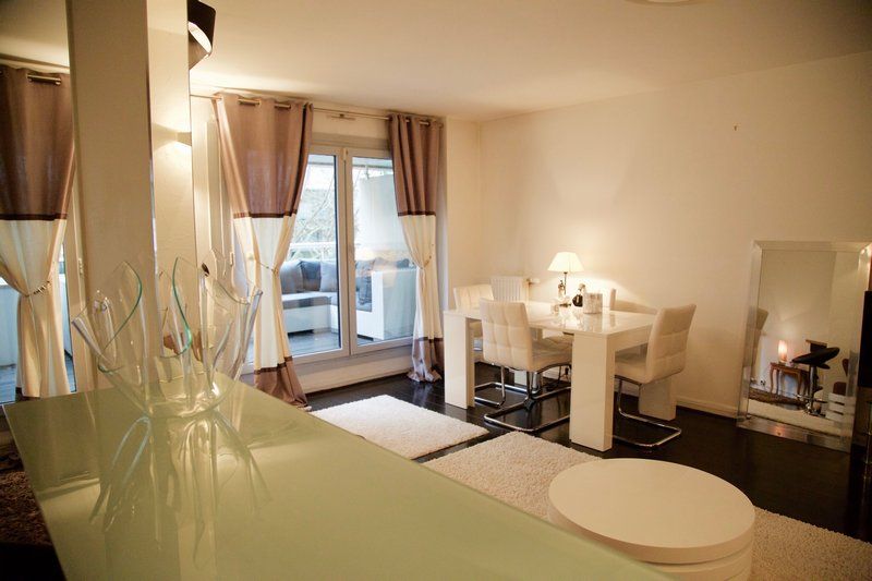 LEVALLOIS 2 PIECES TERRASSE LIMITE NEUILLY