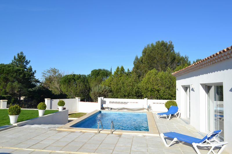 Uzès villa contemporaine 4 chambres piscine