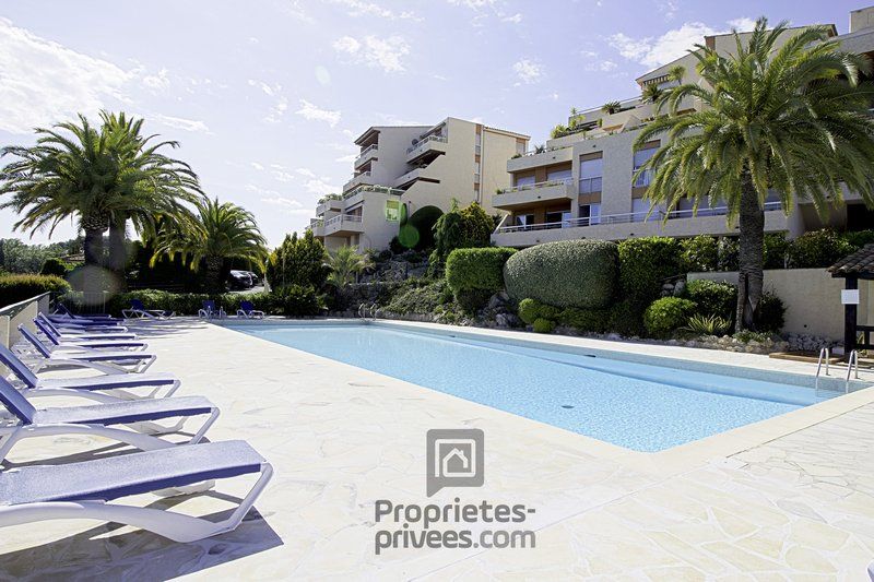MAGNIFIQUE 2 PIECES STANDING VUE MER ET PISCINE