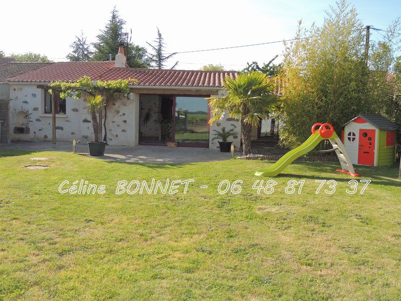Maison rénovée 95m², 2 chambres, garage, atelier