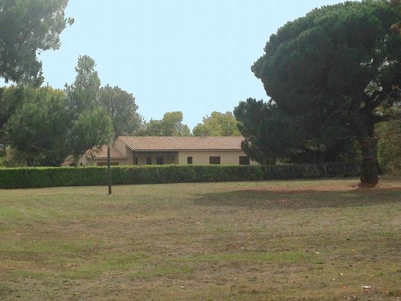 Villa Plain-pied Carcassonne 2 garages sur 2000 m2
