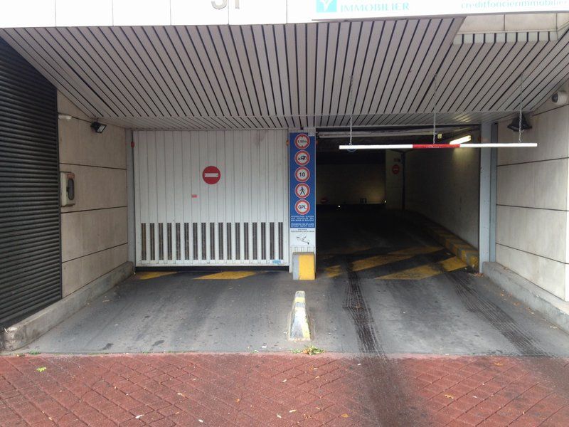 Grand Parking Metro Pont de Levallois
