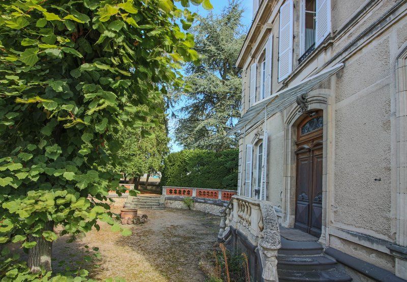 Maison bourgeoise, dépendances, piscine et parc
