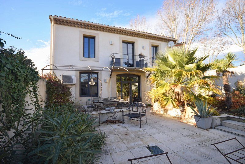 Maison contemporaine piscine intérieure