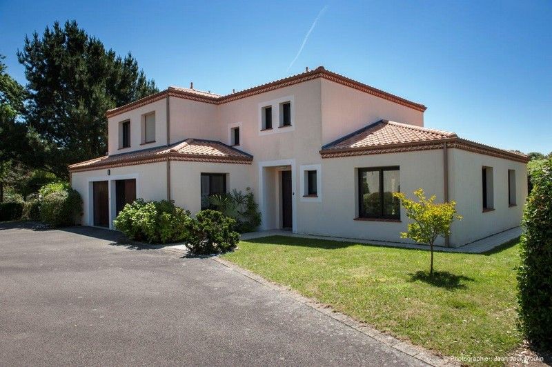 Maison - 8 piece(s) - 240 m2