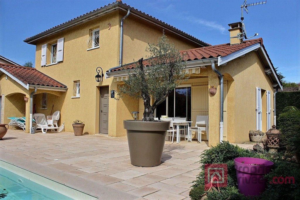 Villa 5 pièces 3 chambres 2 SDE 2 WC terrasse piscine