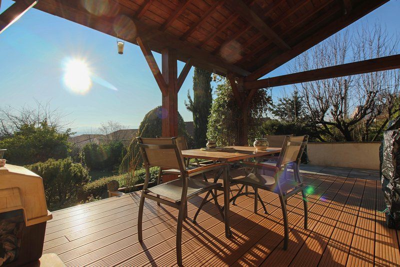 Cournon, maison rénovée avec piscine
