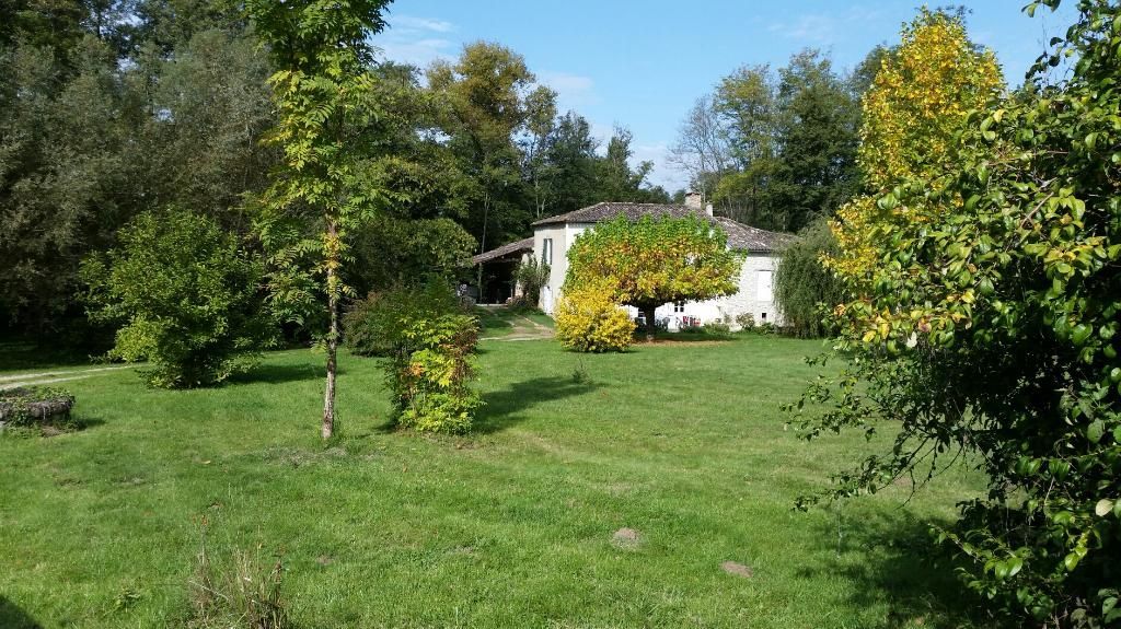 Moulin rénové à 45mn de Bordeaux sur terrain de 1,3 ha