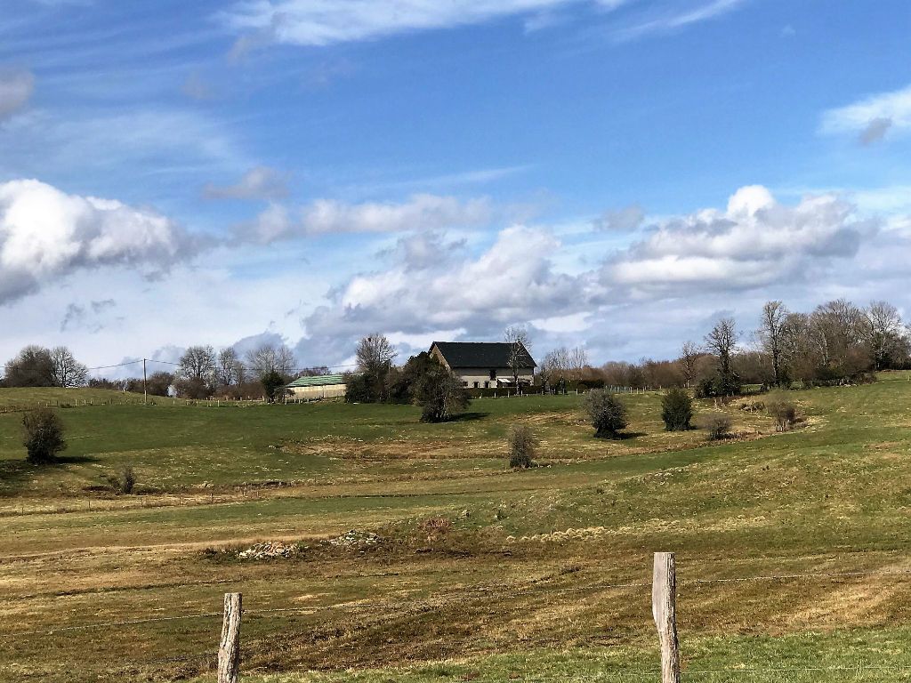 Vue imprenable pour joli corps de ferme de 250m² au sol