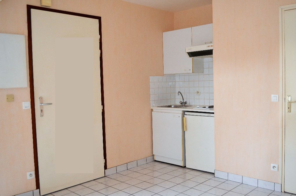 EXCLUSIVITÉ APPARTEMENT STUDIO T1 + CAVE - VANNES CENTRE A 450M A PIED DU PORT - AFFAIRE RARE !
