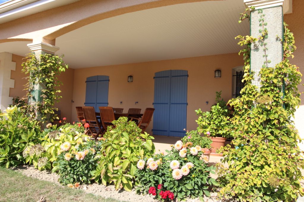 MAISON -5 pièces - 156 m2 - 3 chambres - Parc de 4000m² - garage attenant