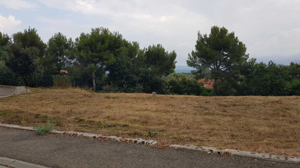 SIX-FOURS-LES-PLAGES Terrain Six Fours Les Plages 1039 m2 1