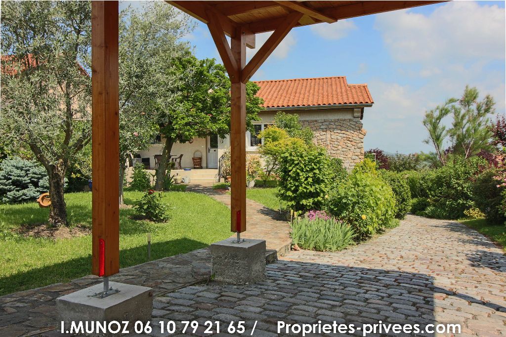 Maison Cournon D Auvergne 6 pièce(s) 178 m2, terrain, jacuzzzi